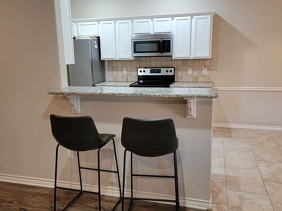 4th image of 2204 Woodgrove Ln