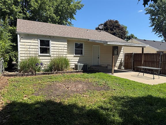 3rd image of 1328 Carrie Ave