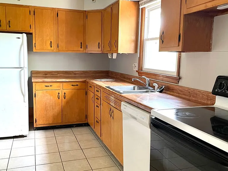 2202 N Fritz Dr — Photo 5
