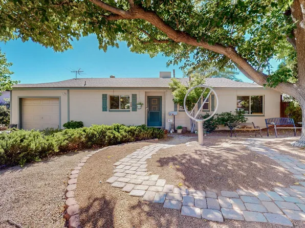 2725 Espanola St NE, Albuquerque, NM 87110