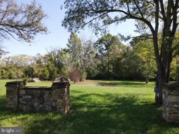 Dillard Ct, Front Royal, VA 22630