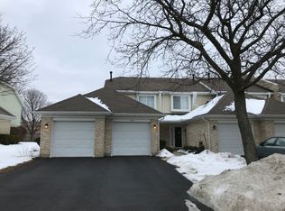420 Lakeview Cir, Bolingbrook, IL 60440