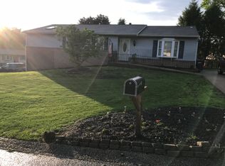 701 Bar Harbor Dr, Pittsburgh, PA 15239