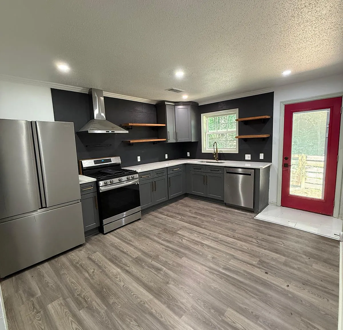 2 bed, 900 sqft, $1,100 — Photo 3