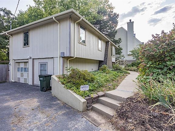 2nd image of 63 Sheridan St