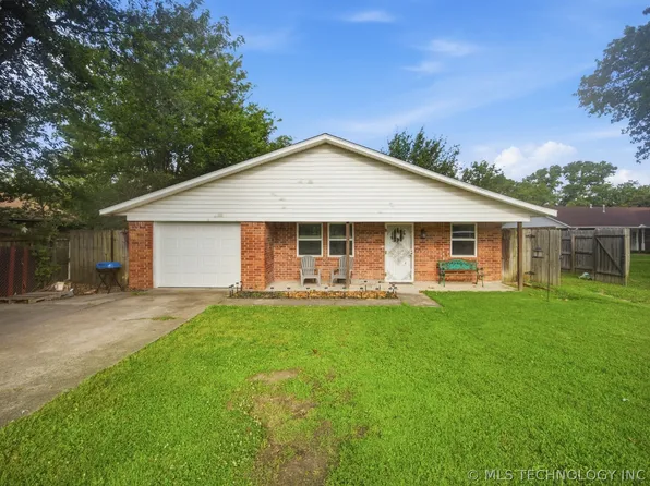 203 NW Church St, Krebs, OK 74554