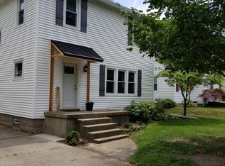 1230 Hillcrest Ave NW, Grand Rapids, MI 49504