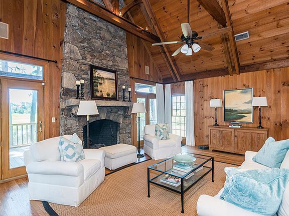 4th image of 7 Club Cottage Ln