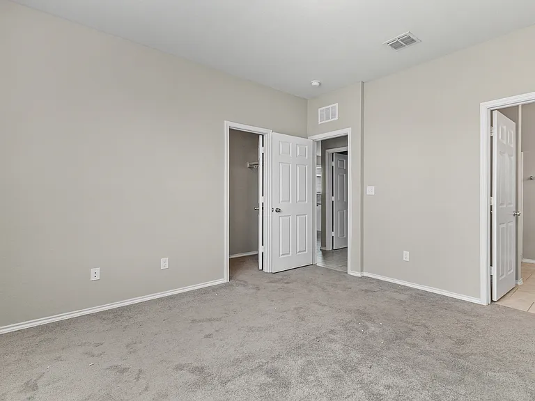 10719 Noble Cyn — Photo 23