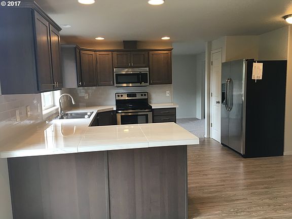 3rd image of 3713 NE 84th St