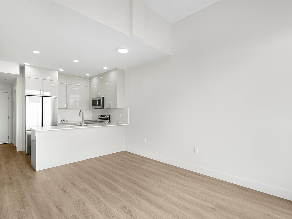 1st image of 15739 Fraser Hwy #609
