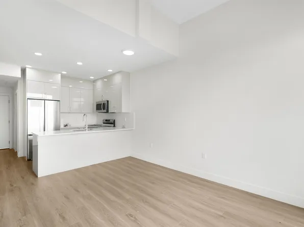15739 Fraser Hwy #609, Surrey, BC V4N 0Y6