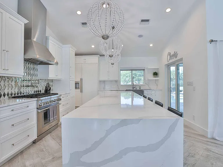 713 Forsyth St — Photo 15