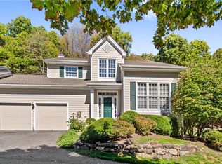 91 Summitwood Ln, Mount Kisco, NY 10549