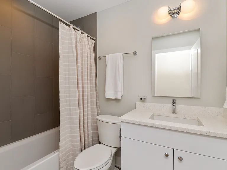 4639 N Broadway St #203 — Photo 8