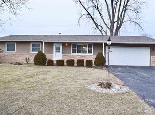1405 Bobolink Dr, Washington, IL 61571