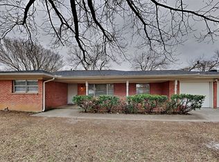 217 Chateau Dr, Fort Worth, TX 76134