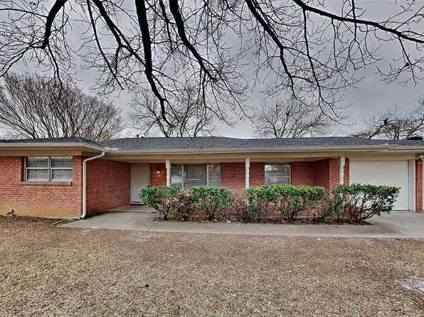 217 Chateau Dr, Fort Worth, TX 76134