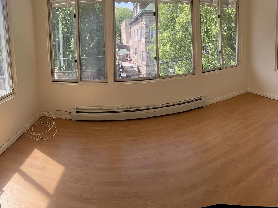 1st image of 2562 Davidson Ave #2