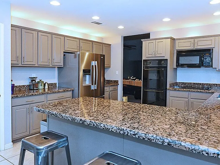 2544 W Keating Ave — Photo 5
