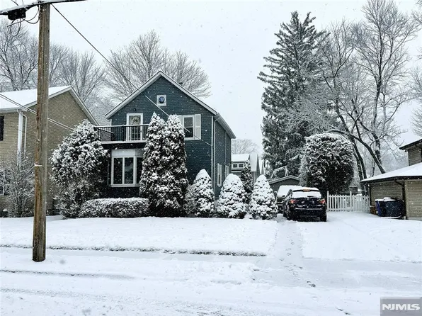 53 Bergen Ave, Waldwick, NJ 07463