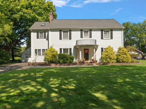 310 E Iroquois St, Kentland, IN 47951