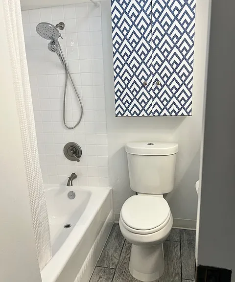 Entire unit newly painted, new ceramic coating done for tub/shower walls.