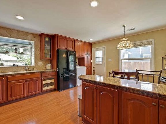 4th image of 2261 Boxwood Dr