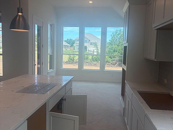 4th image of 1020 Rollingwood Trl