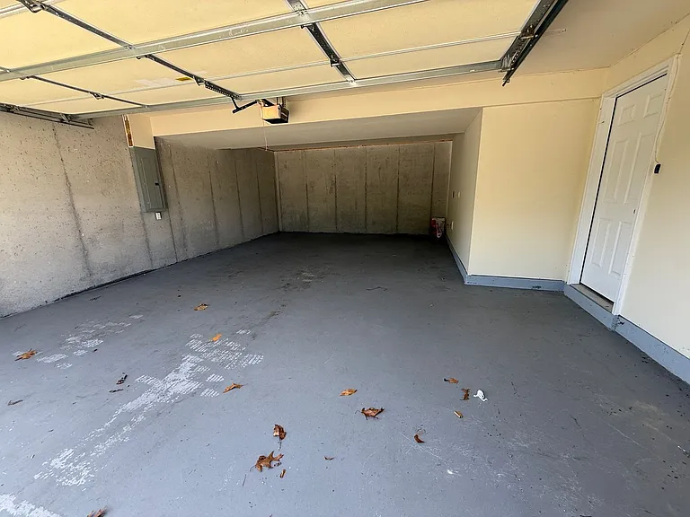 923 Foster Ct — Photo 17