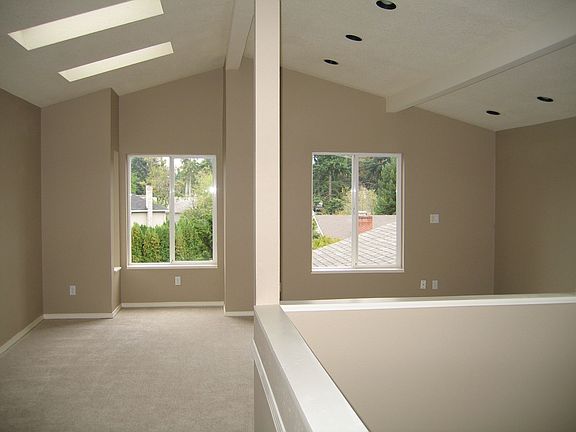 Large open loft above living room w/skylights and large walk in closet