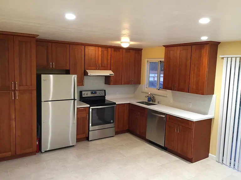 385 Lansdale Ave — Photo 3
