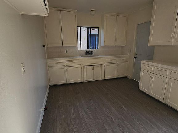 4th image of 940 Emerald St #940