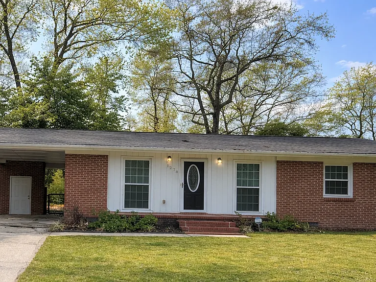 1278 Fort Dr — Photo 3