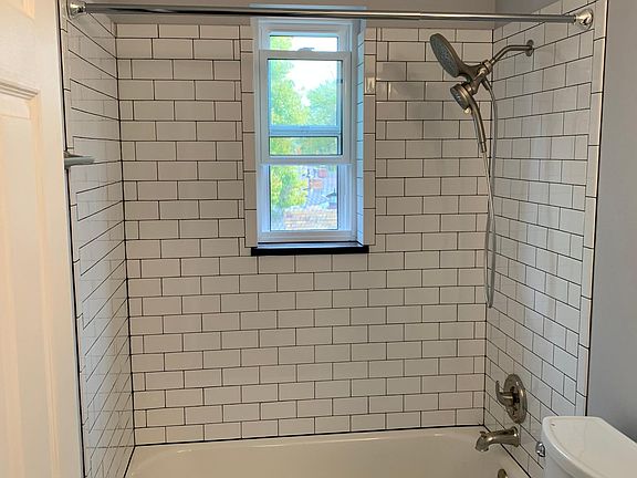 5th image of 627 Wiltshire Blvd APT 1