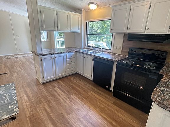 4th image of 6 Bloom Dr