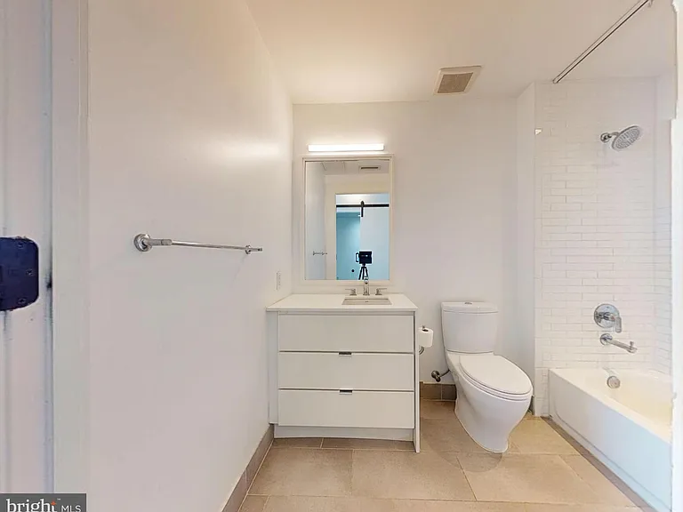 1011 M St NW #804 — Photo 12