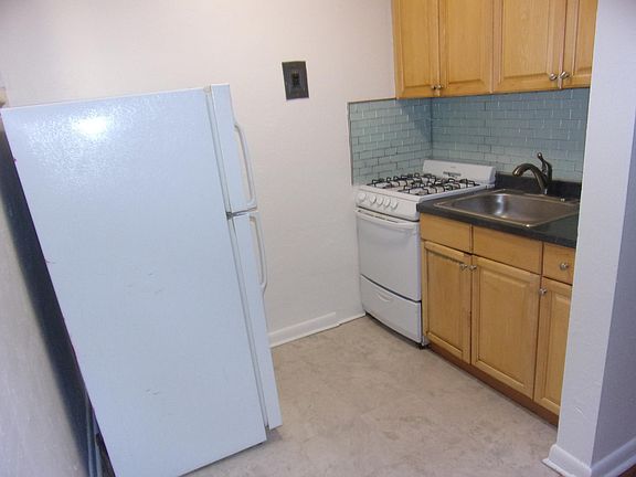 2nd image of 1042 N Pearl St APT B1