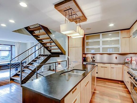 5th image of 2218 Belmont Blvd