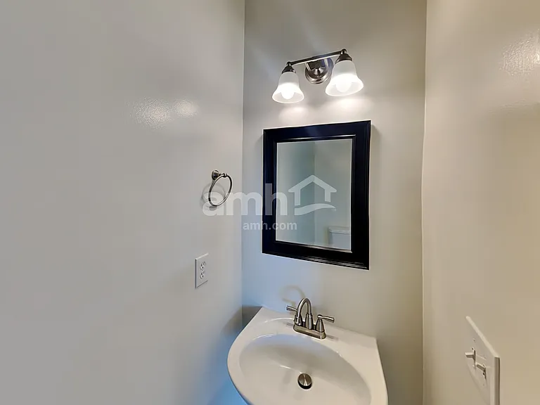 305 Schoolhouse Ct — Photo 8