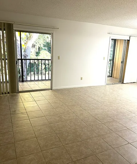 130 Jasmine Woods Ct #11D — Photo 10
