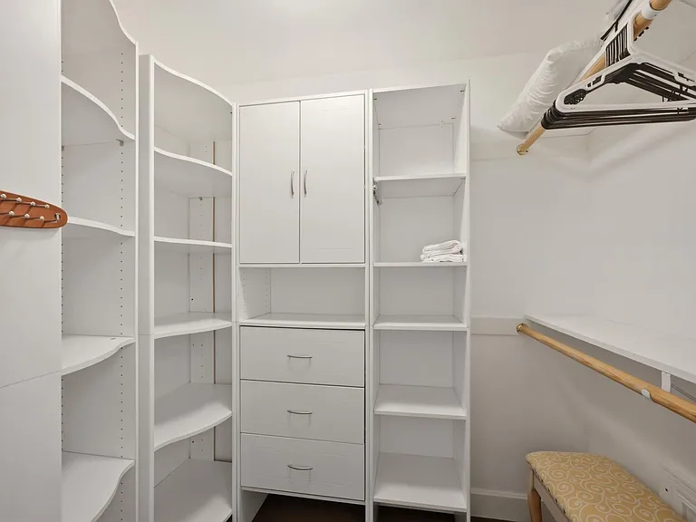 2540 Half Moon Walk — Photo 31