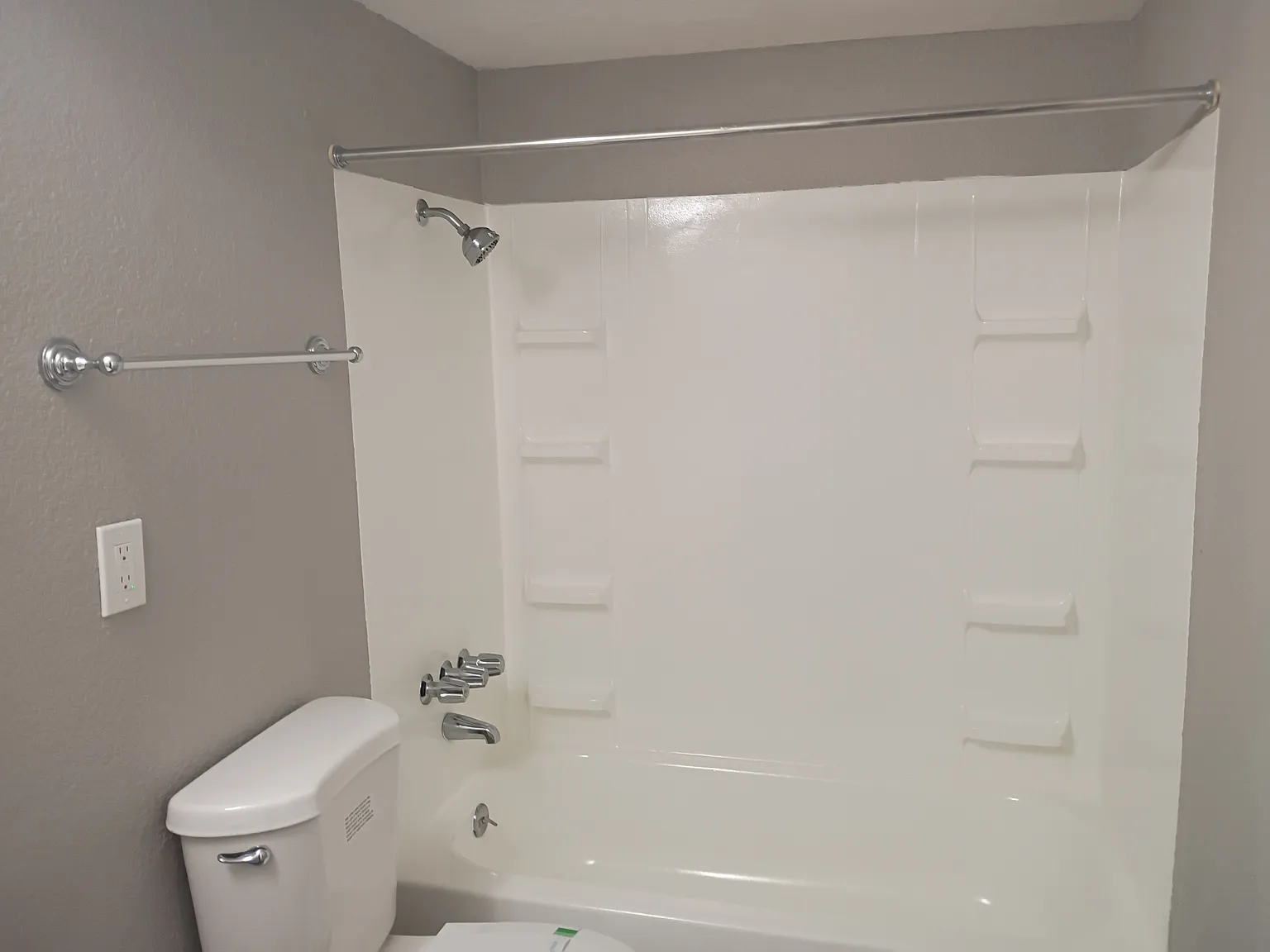 Studio, 400 sqft, $770 — Photo 3