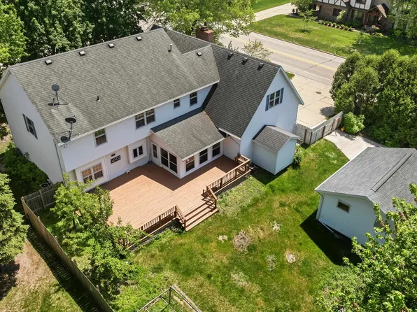 1498 Parkway Dr, Green Bay, WI 54304