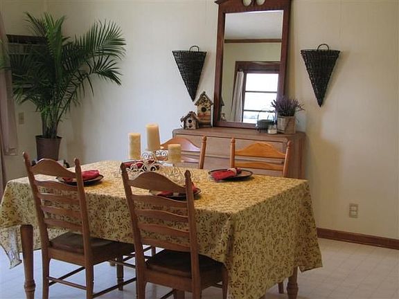 Dining Area/Kitchen Combo