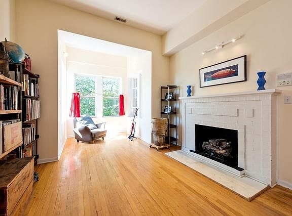 4th image of 2457 W Leland Ave APT 3