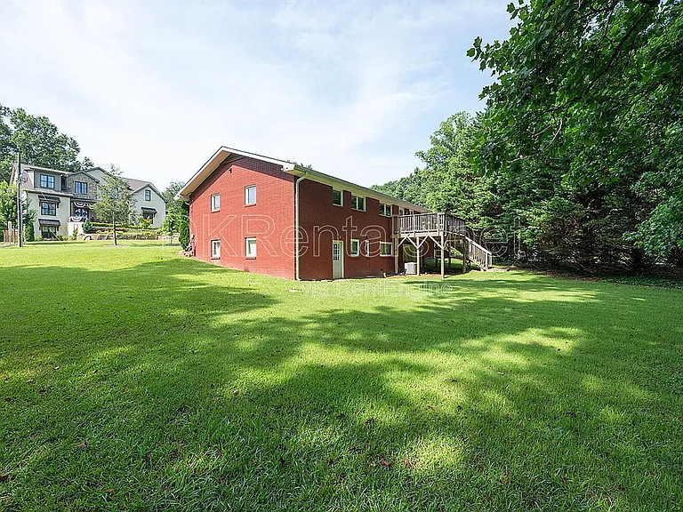 245 Brook Dr — Photo 6