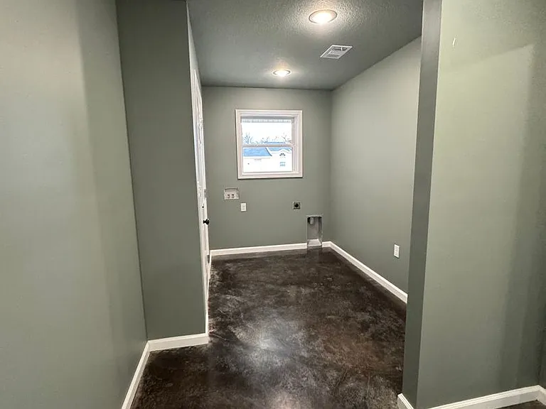 526 Maple St — Photo 16