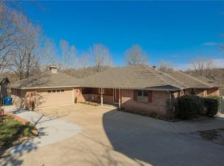 4 Firestone Ln, Bella Vista, AR 72714