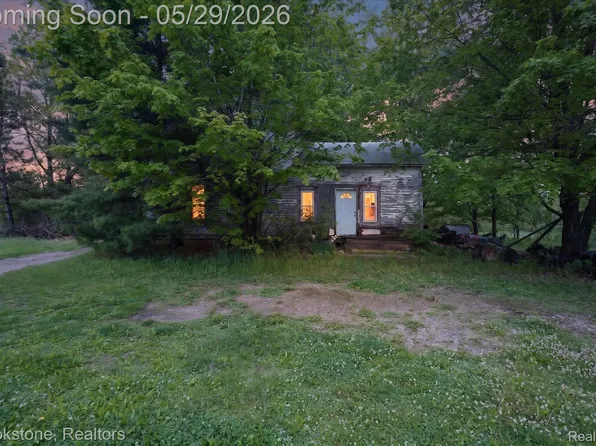 4658 E Territorial Rd, Pleasant Lake, MI 49272